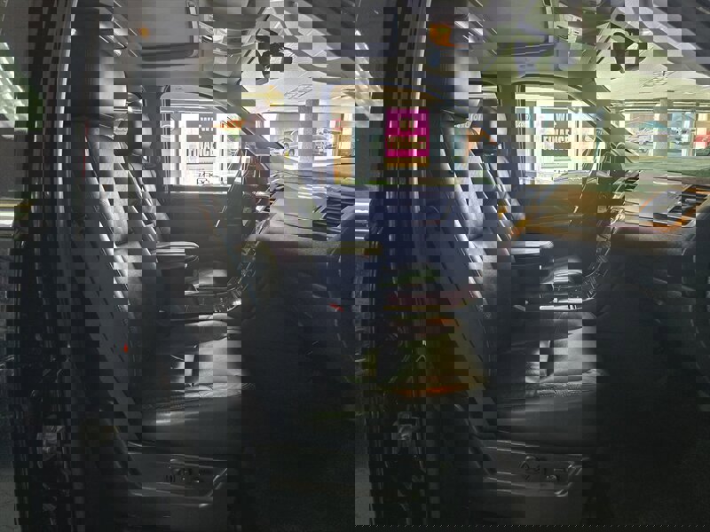 Used 2011 Cadillac Escalade ESV Luxury image 17