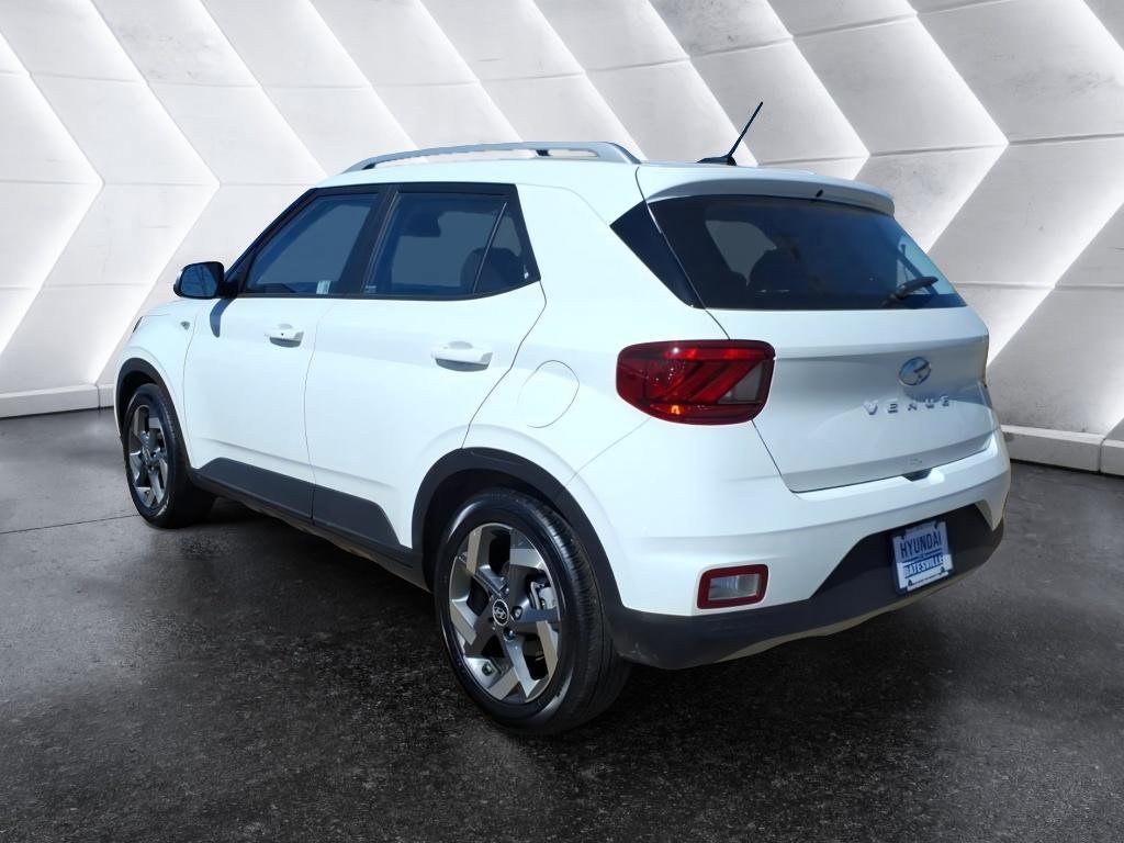Certified 2025 Hyundai Venue SEL image 3