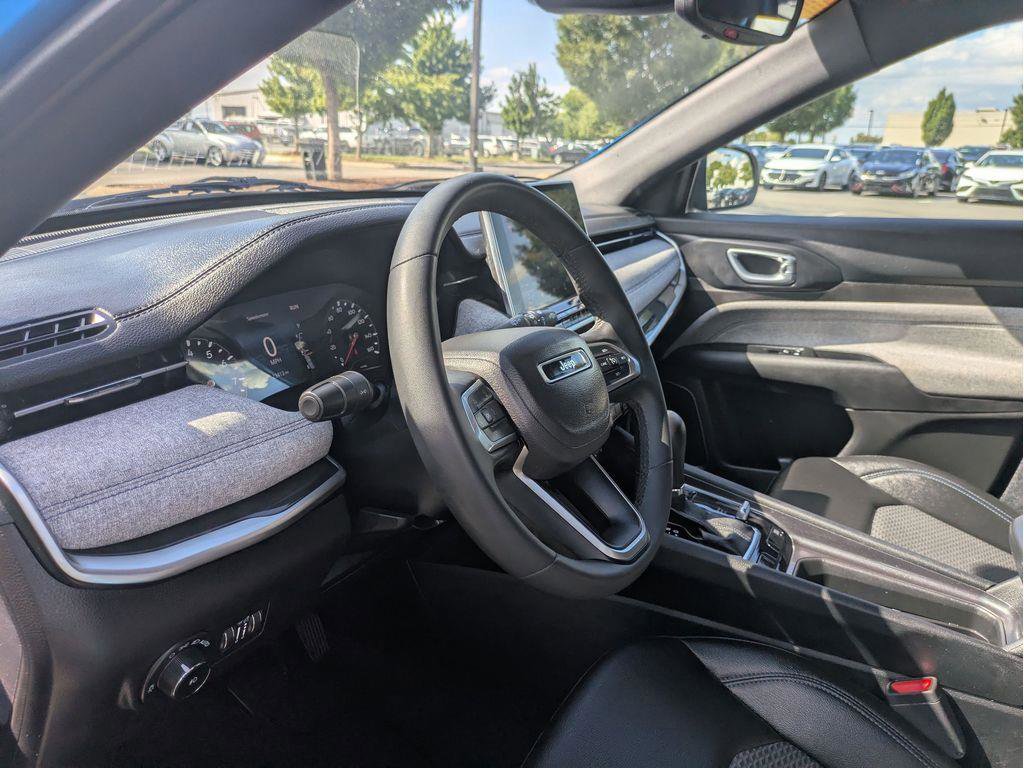 Used 2024 Jeep Compass Latitude image 18