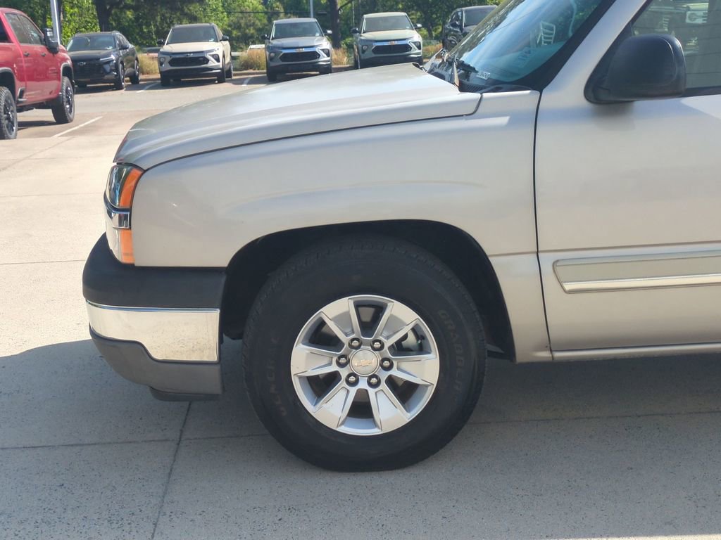 Used 2005 Chevrolet Silverado 1500 LS w/ Light Duty Power Package RWD image 11