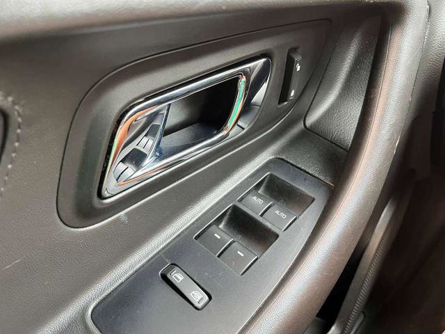 Used 2010 Ford Taurus SHO image 15