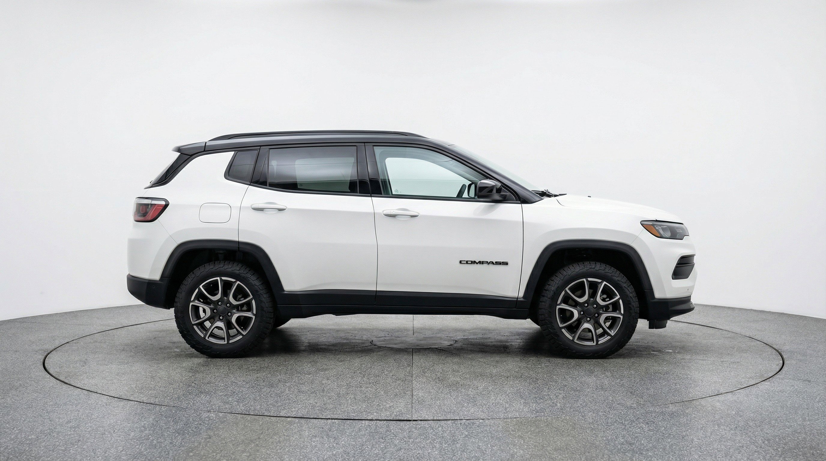 Used 2025 Jeep Compass Trailhawk image 11