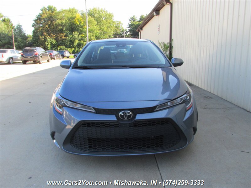 Used 2022 Toyota Corolla LE FWD image 2