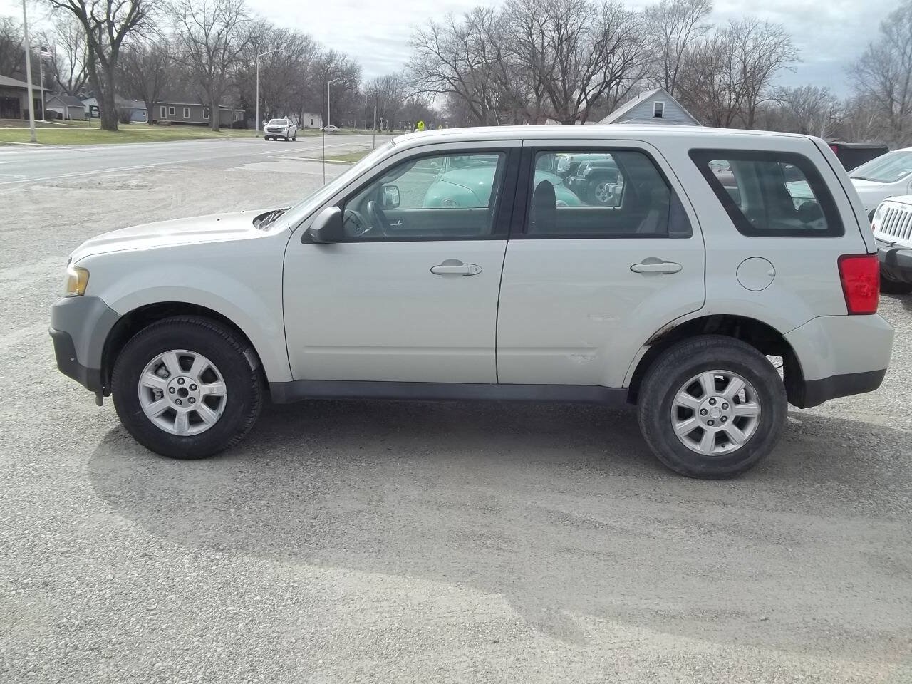 Used 2009 MAZDA Tribute i Sport FWD image 4