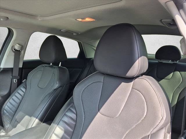 Used 2023 Hyundai Elantra Limited w/ Cargo Package FWD image 15