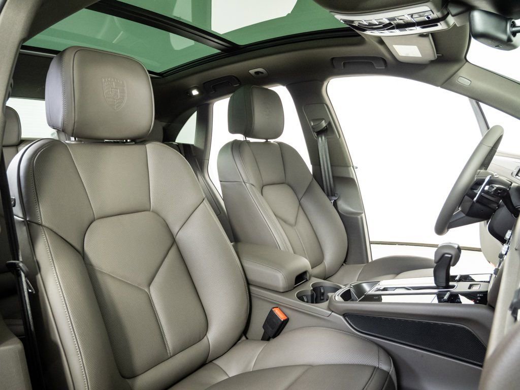 New 2026 Porsche Macan image 24