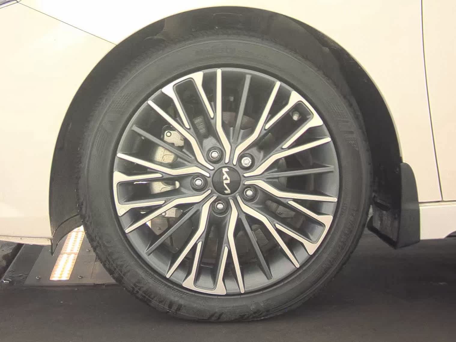 Used 2023 Kia Forte GT-Line FWD image 12