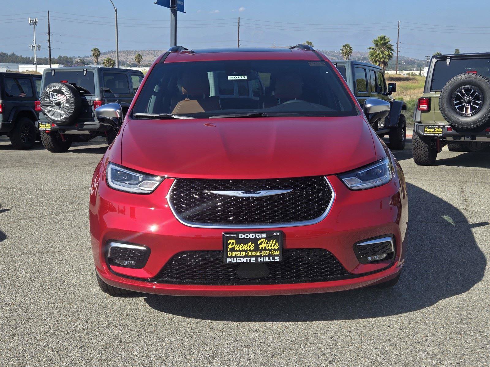 New 2026 Chrysler Pacifica Pinnacle FWD image 2