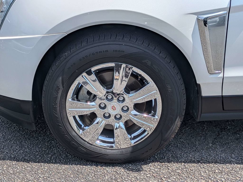 Used 2015 Cadillac SRX Luxury w/ Driver Awareness Package FWD image 13