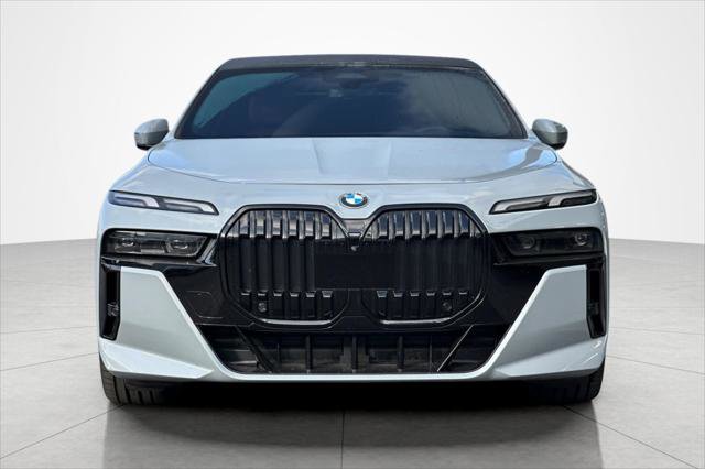 Used 2023 BMW 740i w/ Parking Assistance Package image 8