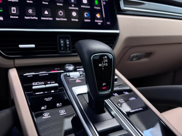 Certified 2022 Porsche Cayenne Turbo S AWD/4WD image 22