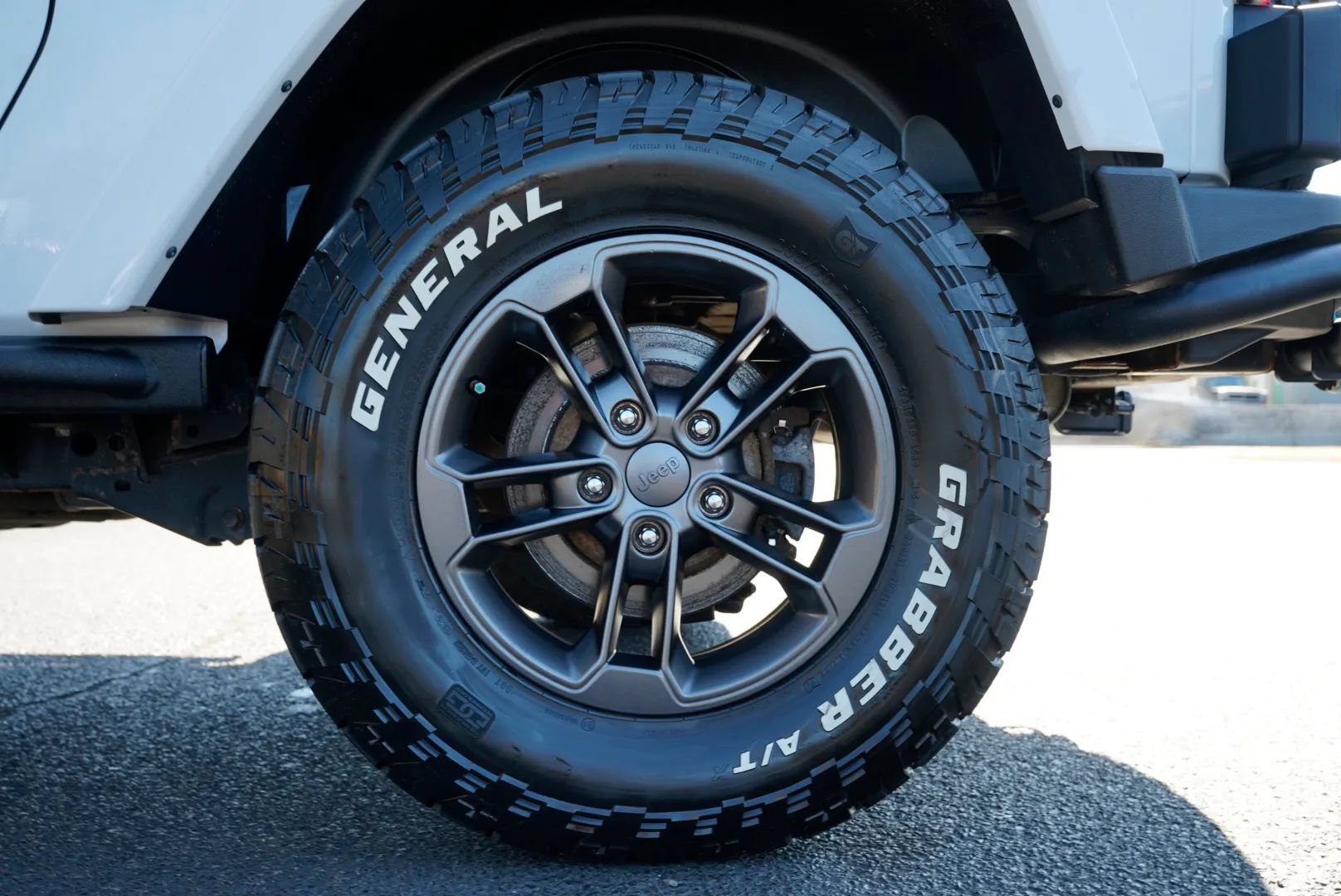 Used 2018 Jeep Wrangler Sport AWD/4WD image 16