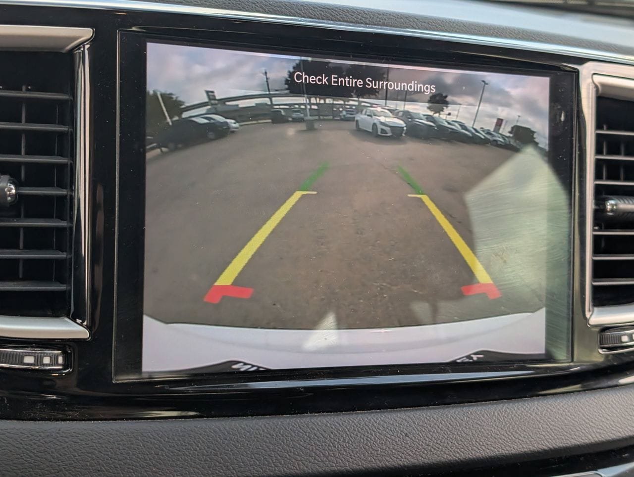 Used 2023 Chrysler Pacifica Touring-L FWD image 14