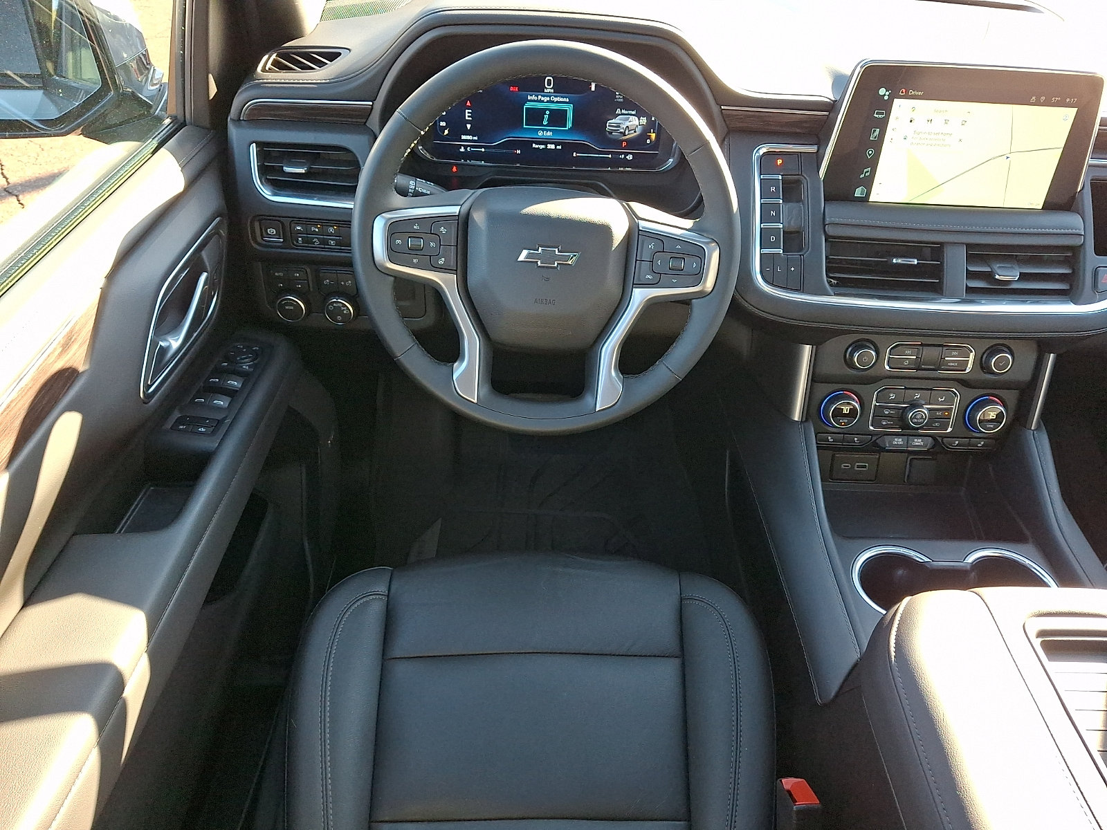 Used 2024 Chevrolet Suburban Z71 w/ Luxury Package AWD/4WD image 12