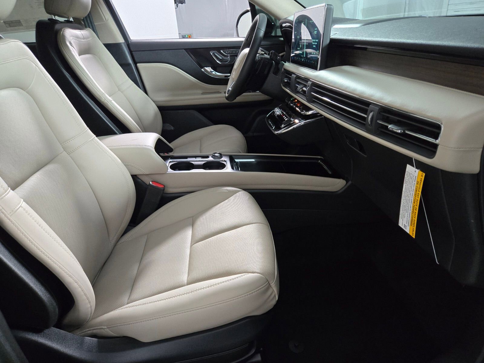 New 2026 Lincoln Corsair Reserve w/ Jet Appearance Package image 18