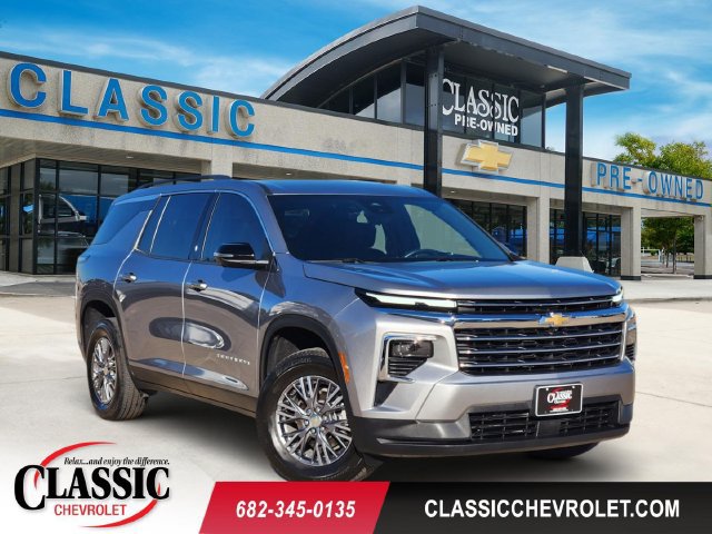 Used 2025 Chevrolet Traverse LT w/ Driver Confidence Package