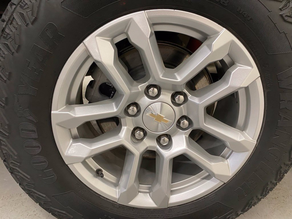 Used 2024 Chevrolet Silverado 1500 LT AWD/4WD image 25