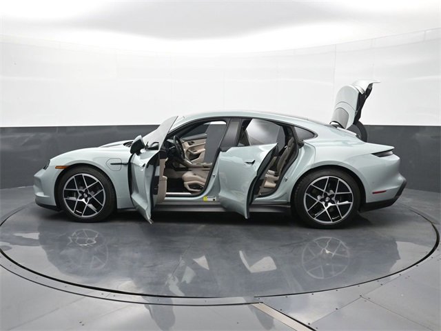 Used 2025 Porsche Taycan image 29