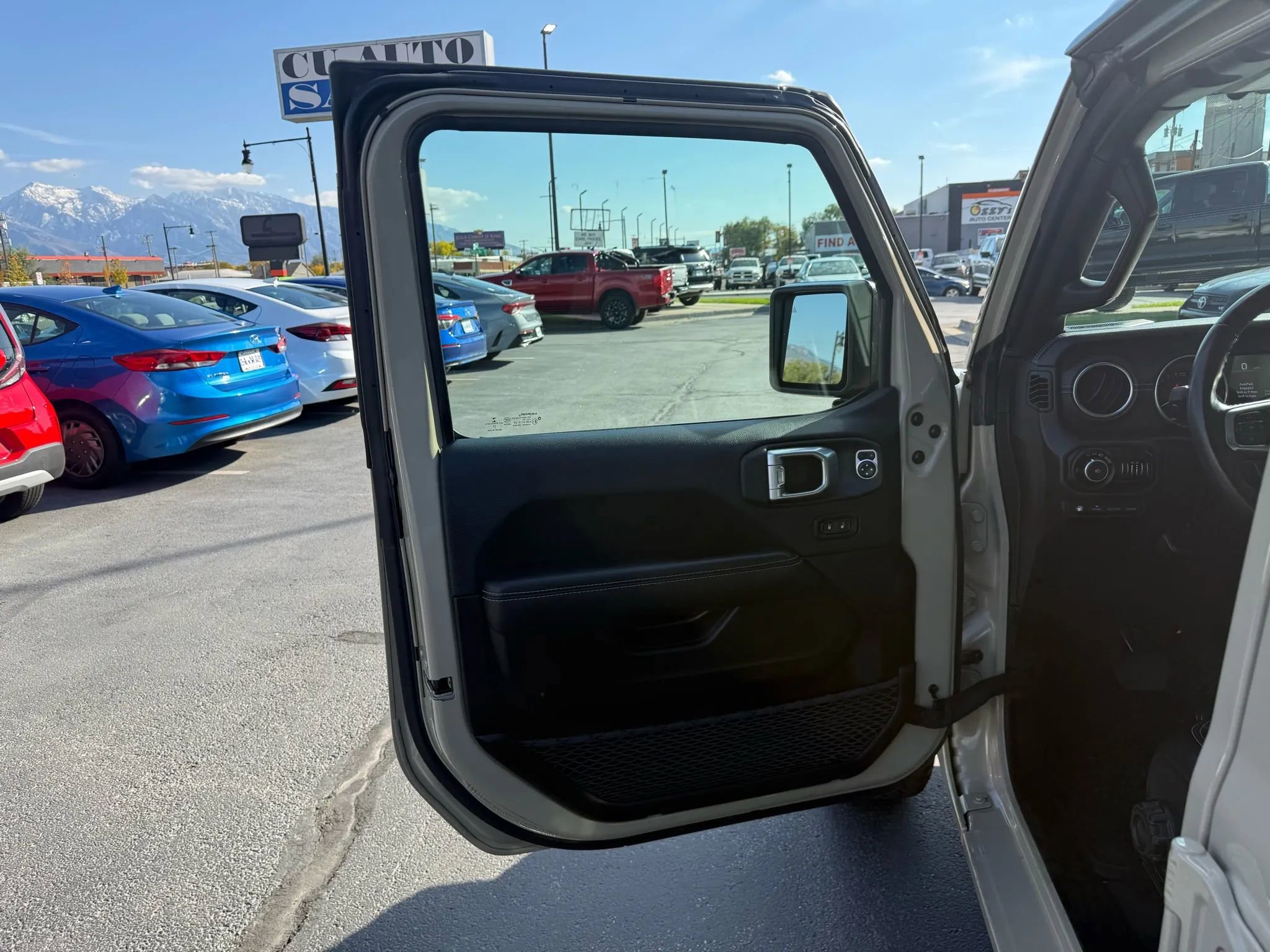 Used 2022 Jeep Wrangler Unlimited Sahara w/ Cold Weather Group image 23