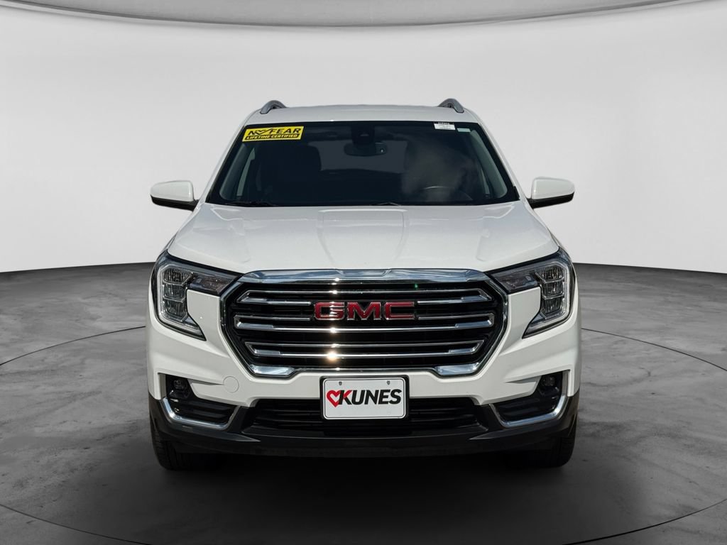 Used 2024 GMC Terrain SLT AWD/4WD image 2