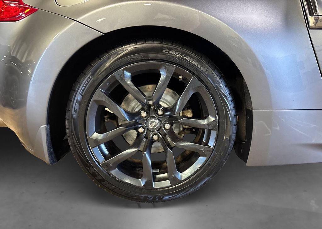 Used 2020 Nissan 370Z Coupe RWD image 17