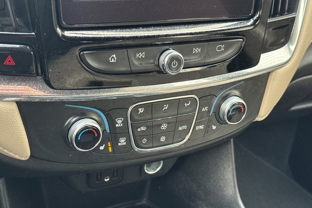 Used 2023 Chevrolet Traverse LT w/ Rear Camera Mirror Package AWD/4WD image 21