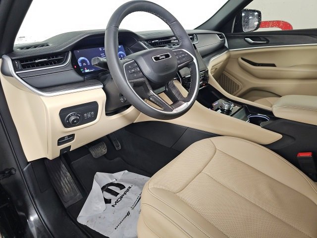 Certified 2024 Jeep Grand Cherokee Limited w/ Luxury Tech Group II image 9