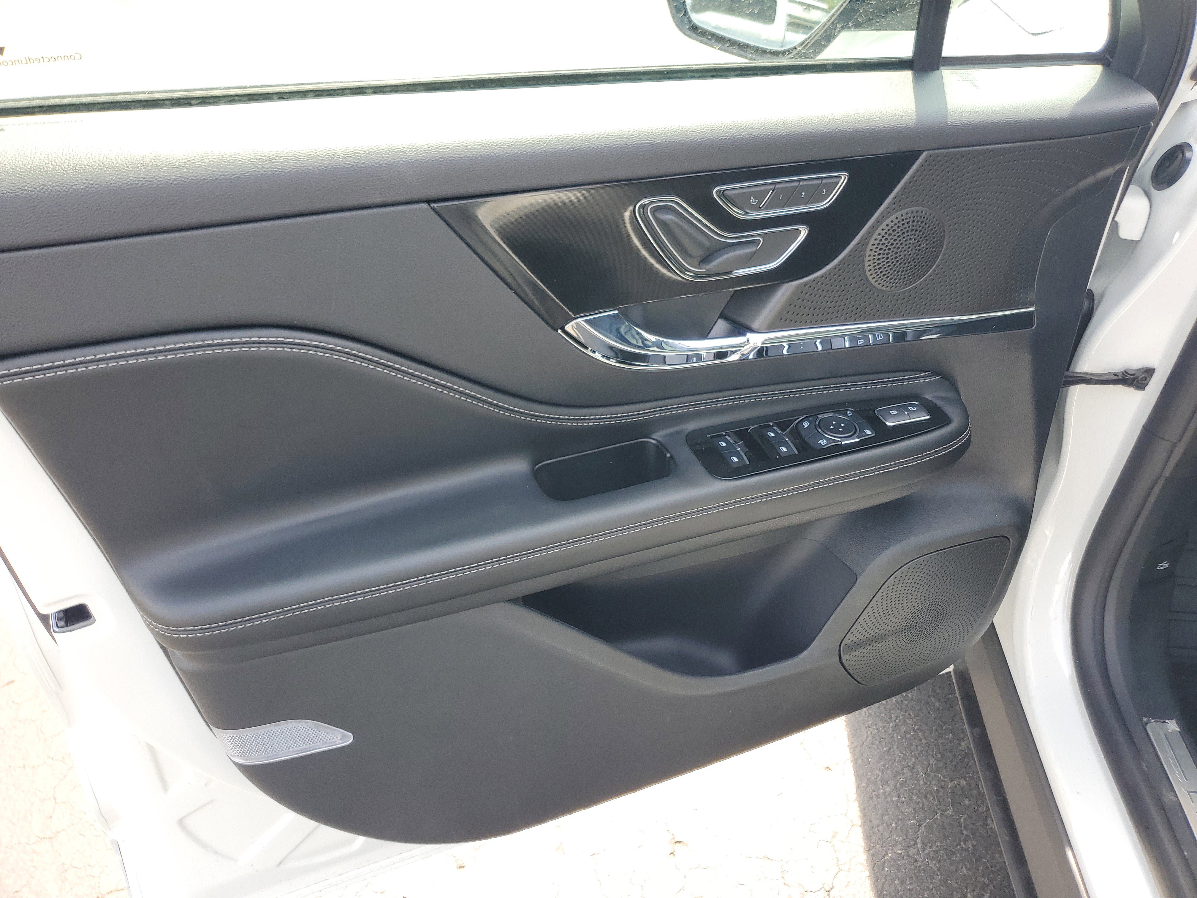 New 2026 Lincoln Corsair Reserve w/ Jet Appearance Package AWD/4WD image 8