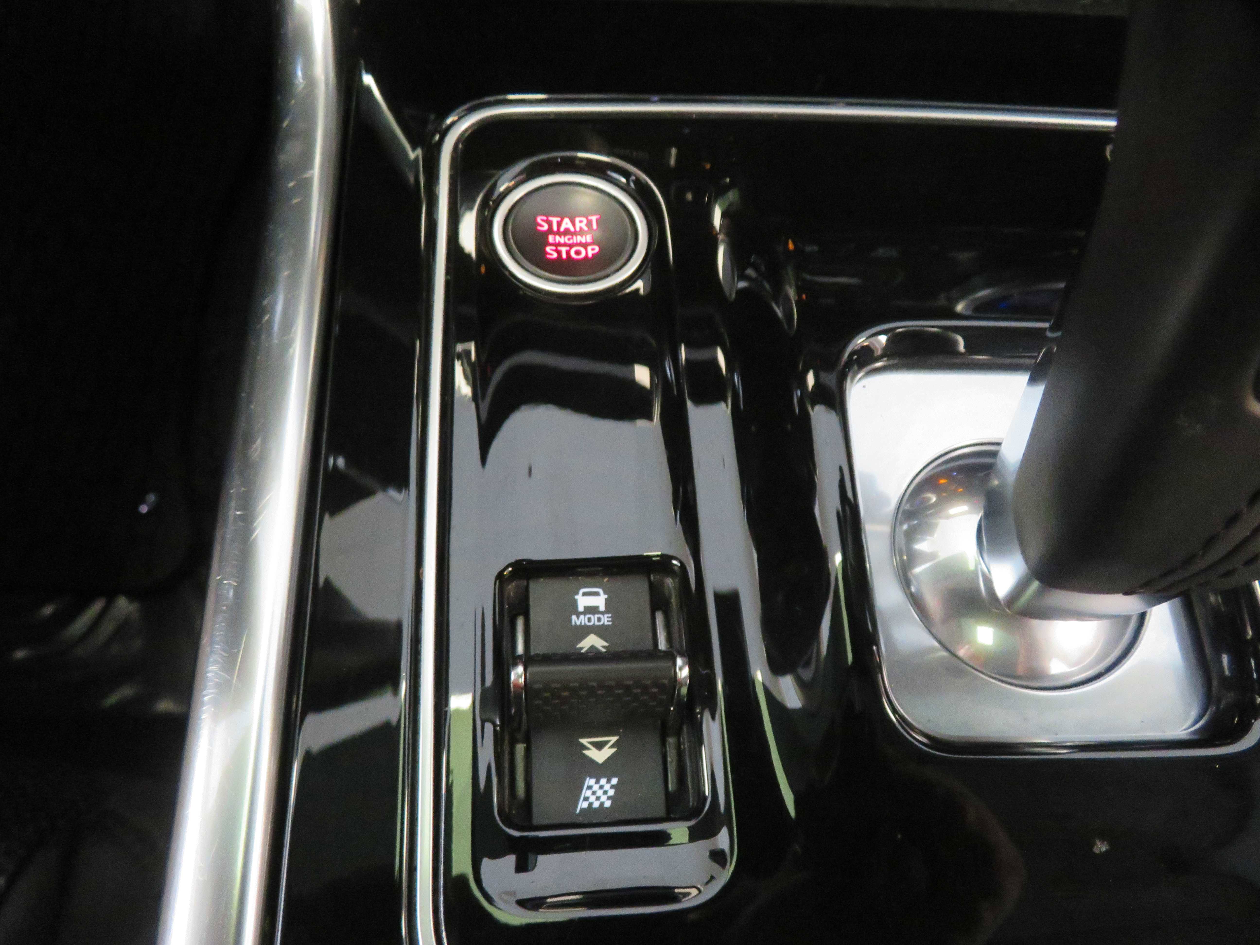 Used 2020 Jaguar XE S image 41