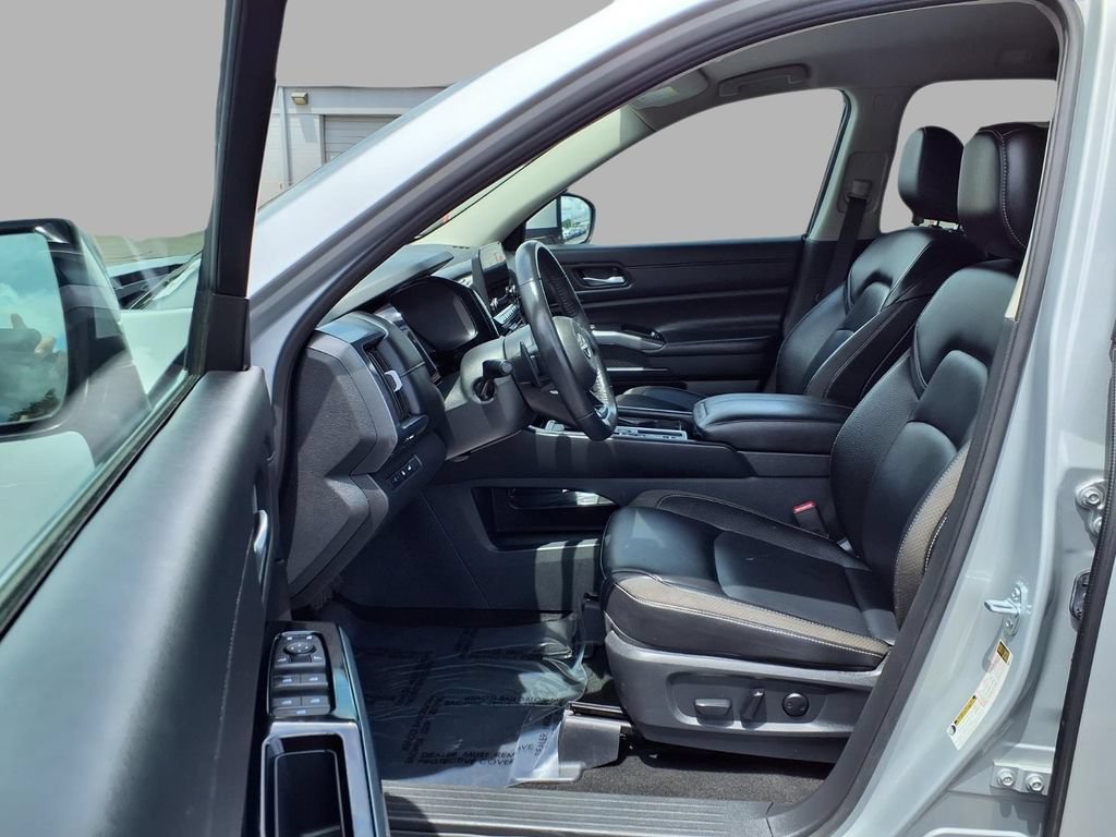 Used 2025 Nissan Pathfinder SL FWD image 22