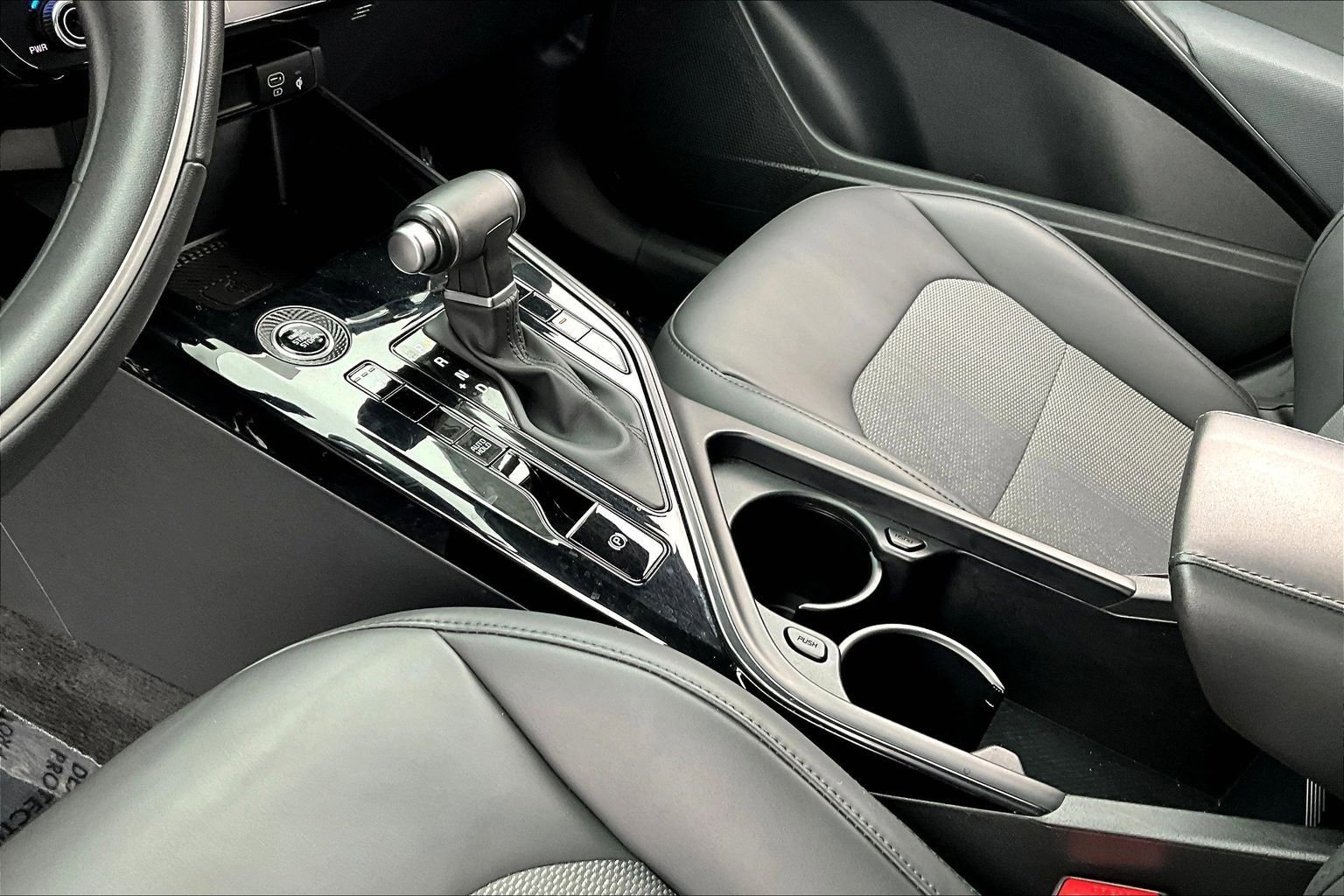 Used 2023 Kia Niro EX image 17