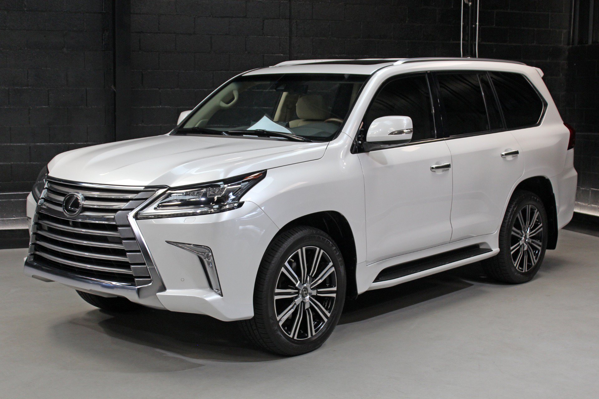 Used 2021 Lexus LX 570 4WD w/ Luxury Package image 4