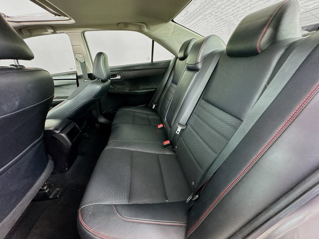 Used 2017 Toyota Camry SE w/ Moonroof Package FWD image 30