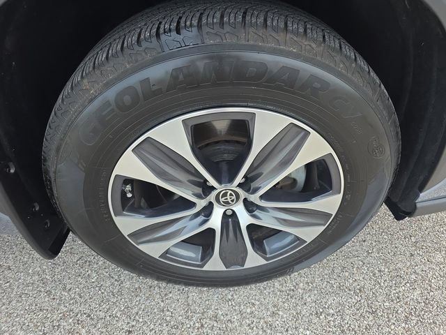 Used 2022 Toyota Highlander XLE AWD/4WD image 17
