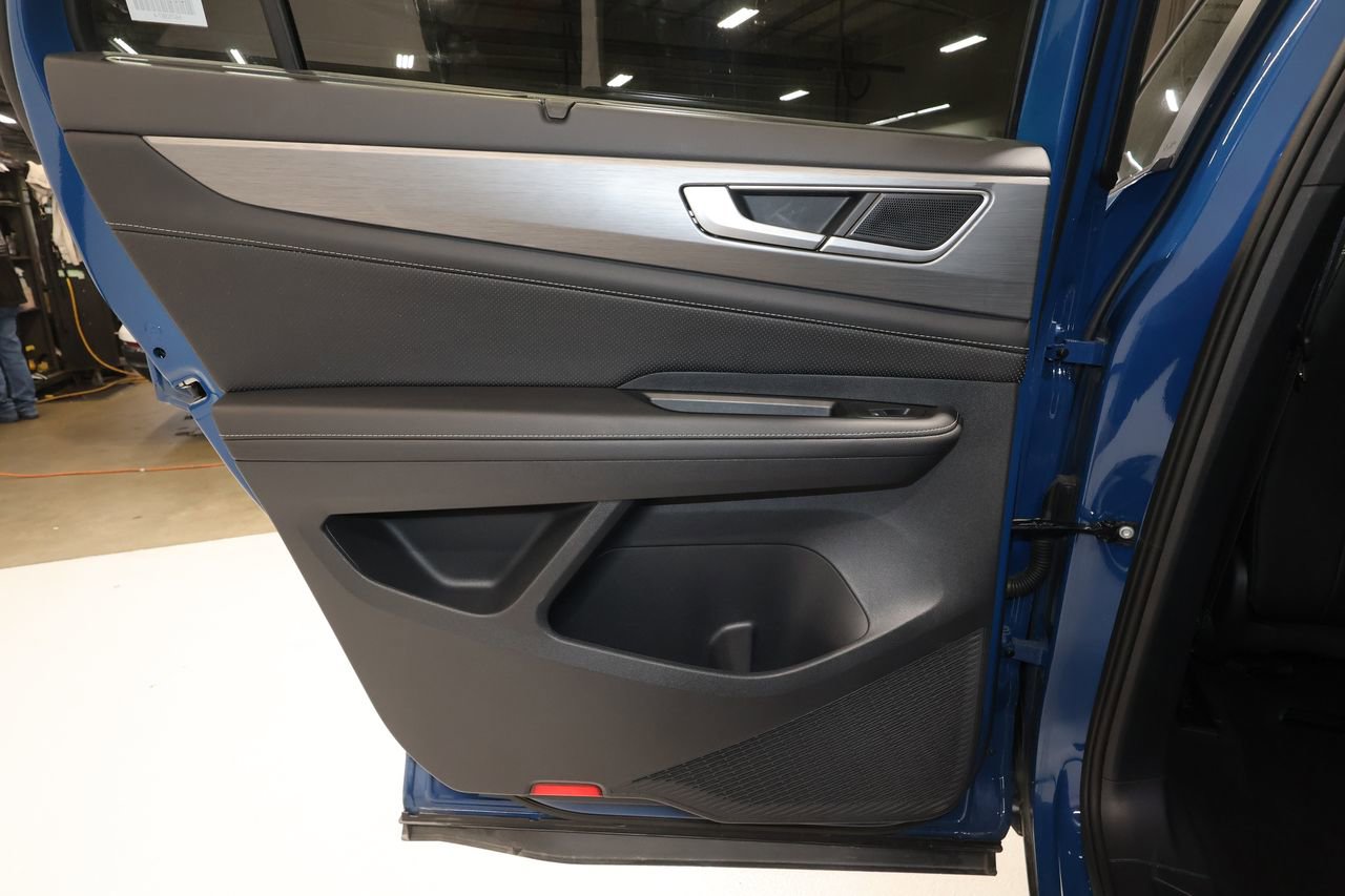 Used 2025 Volkswagen Atlas Cross Sport SE image 19