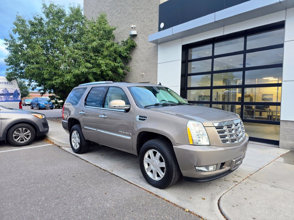 Used 2007 Cadillac Escalade AWD w/ Information Package image 4