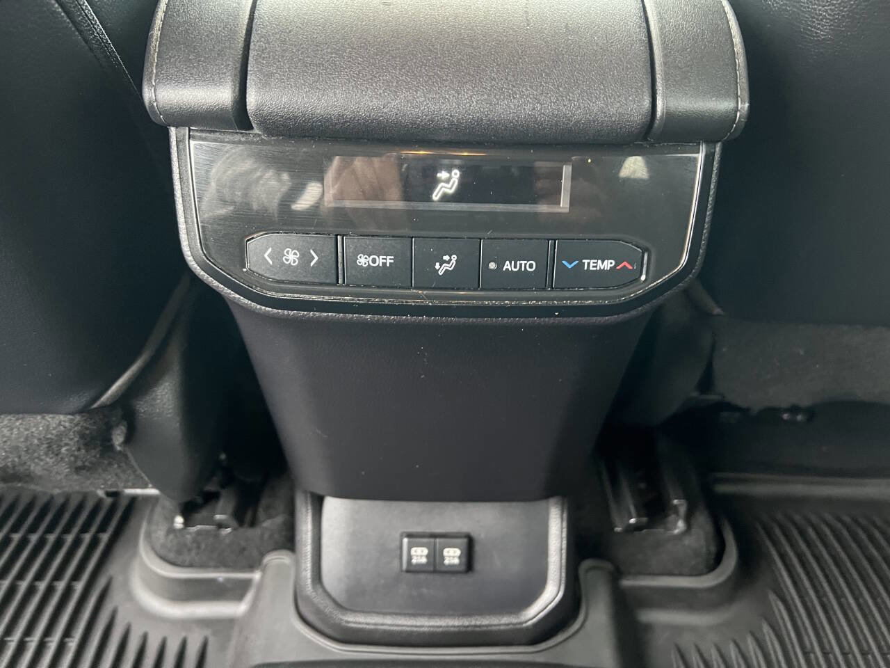 Used 2021 Toyota Highlander XLE image 21