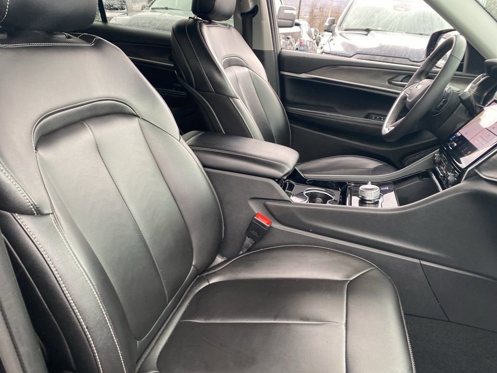 Used 2023 Jeep Grand Cherokee L Limited image 9