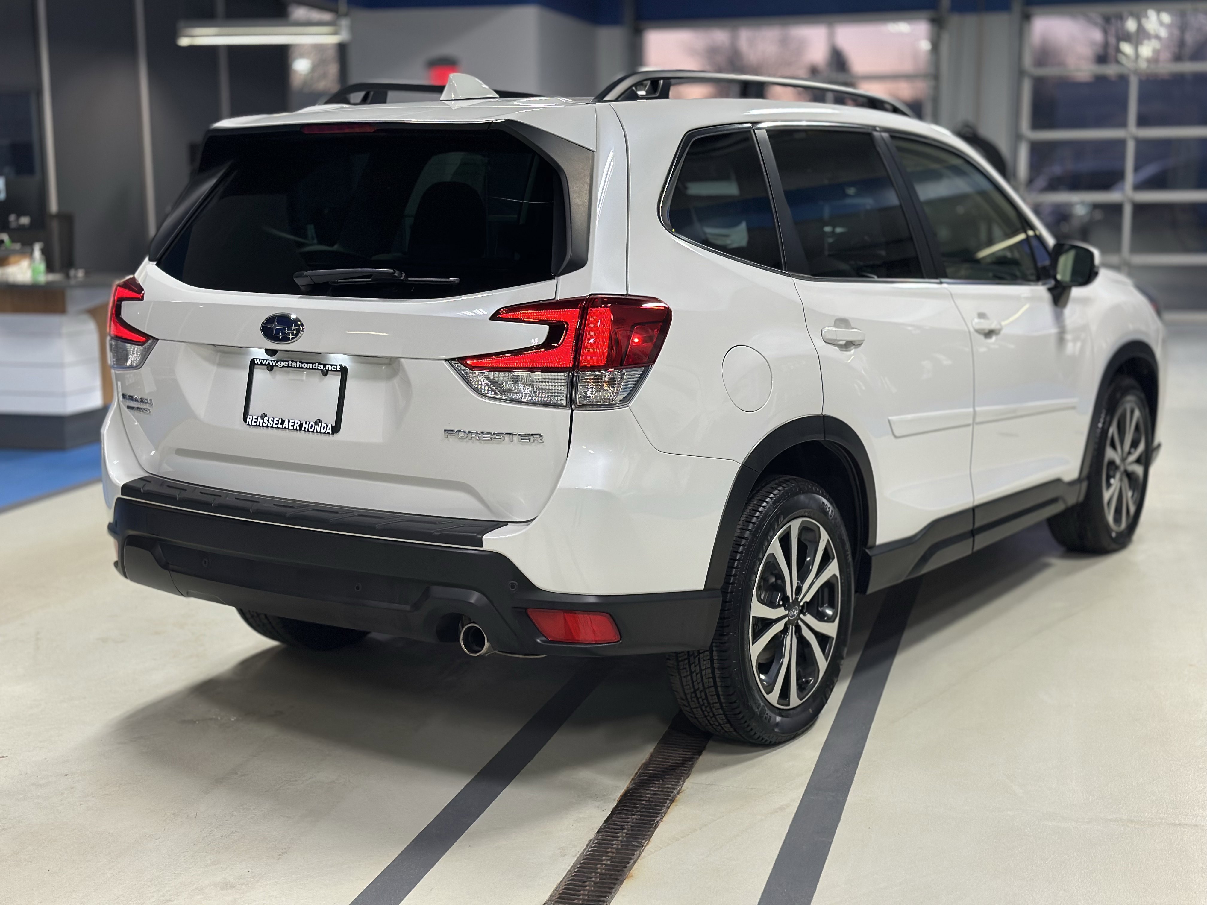 Used 2023 Subaru Forester Limited image 4