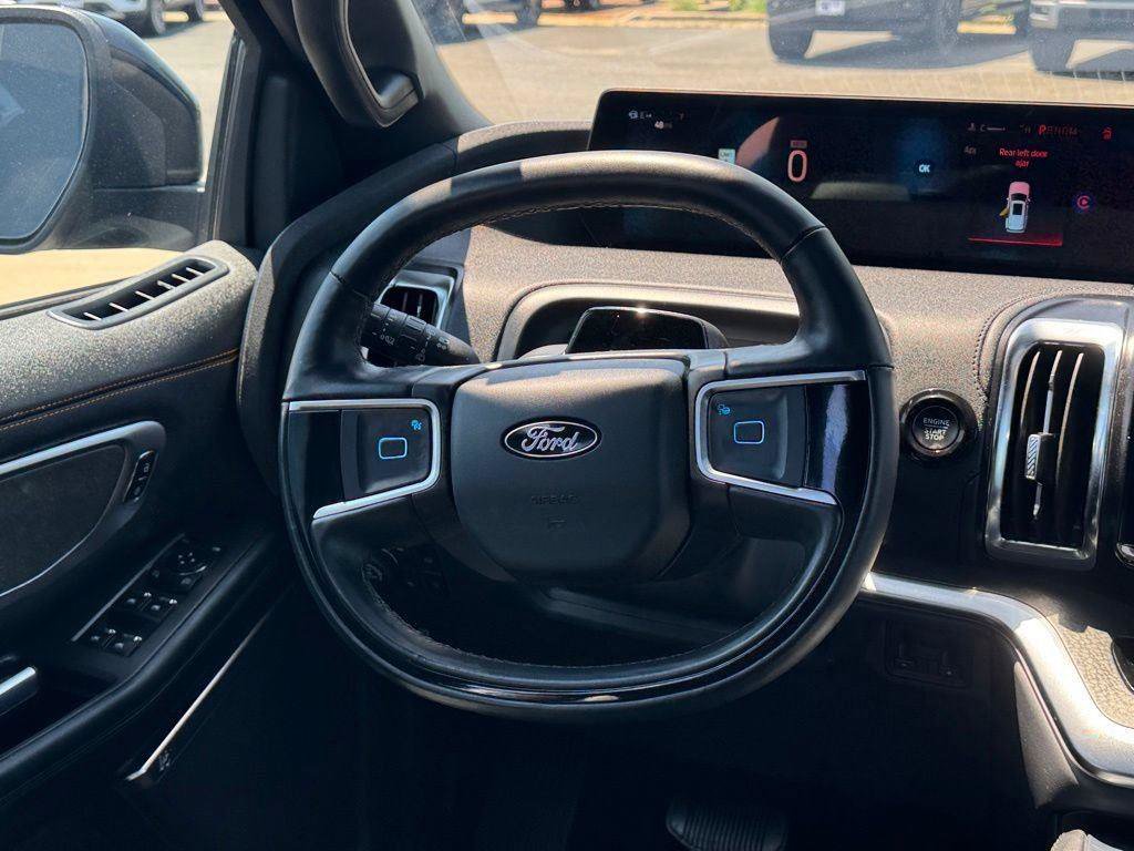 Used 2025 Ford Expedition Tremor AWD/4WD image 18