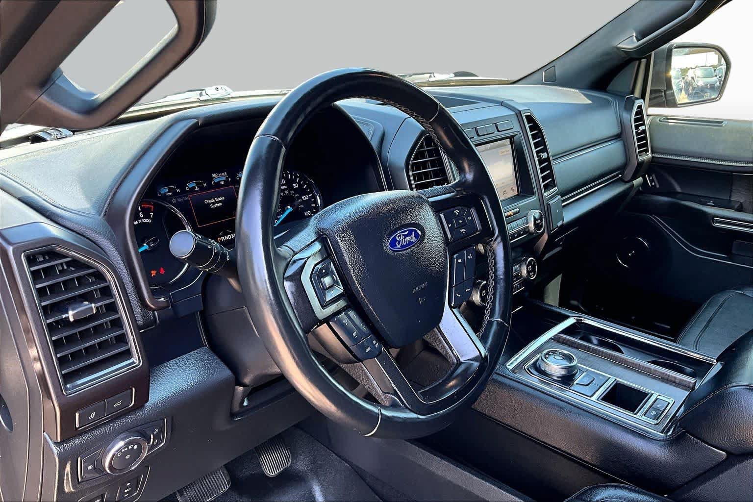 Used 2019 Ford Expedition Limited w/ Equipment Group 301A RWD image 18