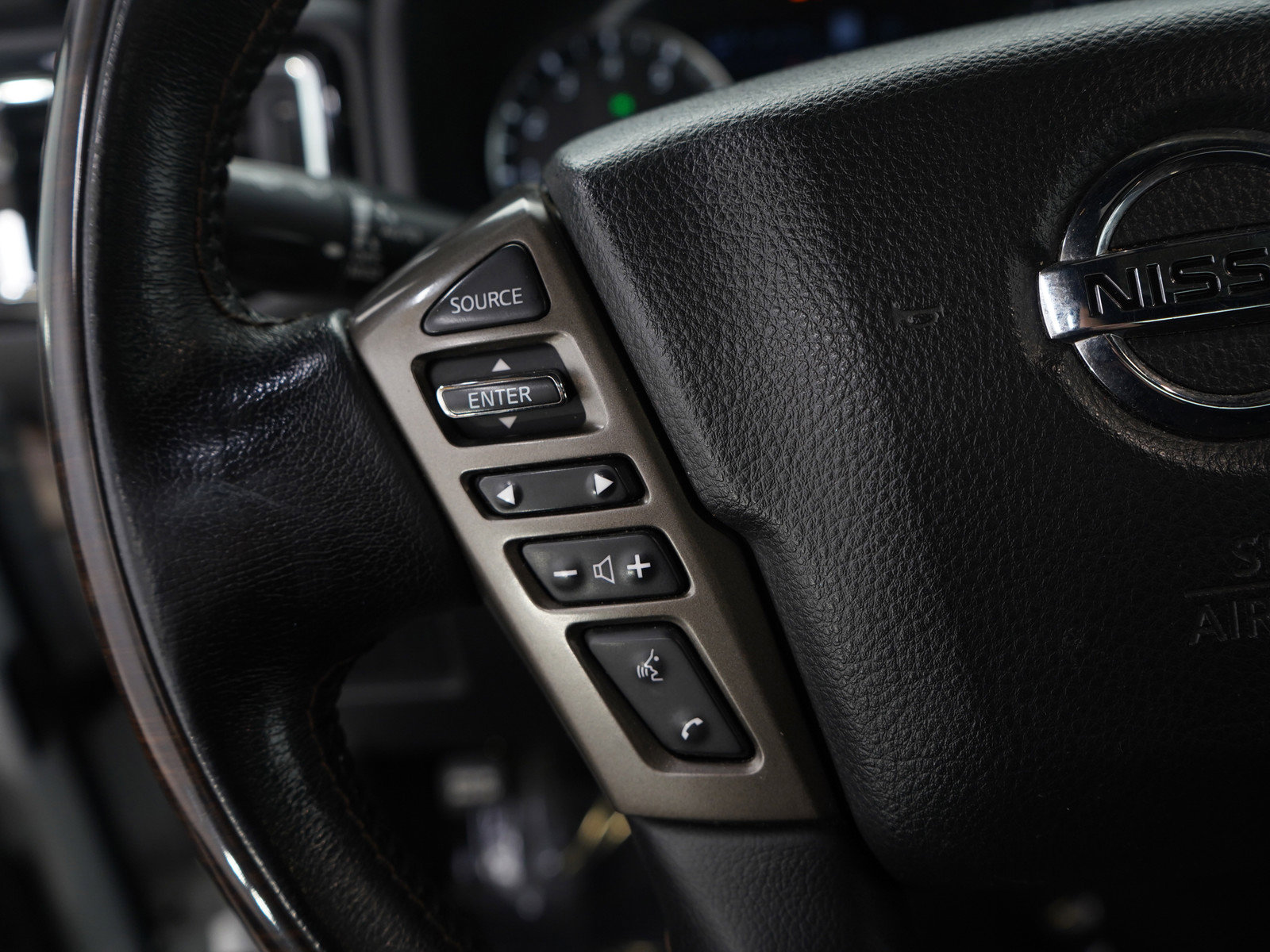 Used 2021 Nissan Titan Platinum Reserve w/ Moonroof Package image 28