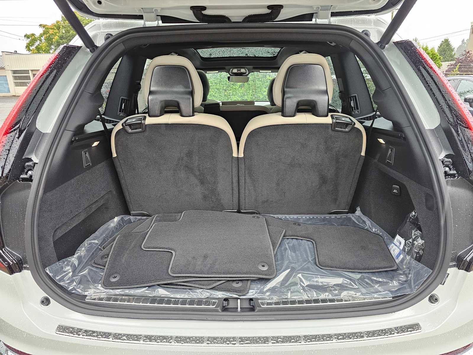 New 2026 Volvo XC90 B6 Plus w/ Protection Package Premier image 17