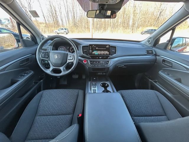 Used 2025 Honda Ridgeline Sport image 17