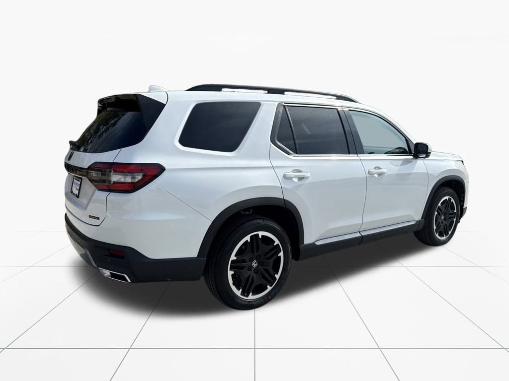 New 2026 Honda Pilot Touring image 8