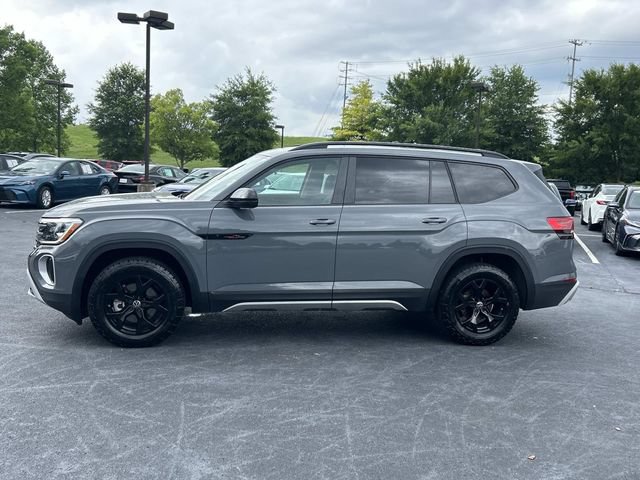 Used 2024 Volkswagen Atlas Peak Edition SE AWD/4WD image 7