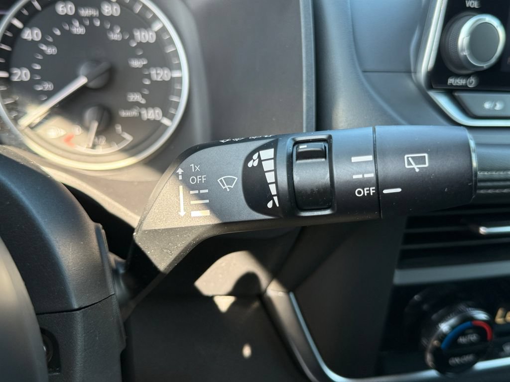 Used 2024 Nissan Rogue SV AWD/4WD image 29