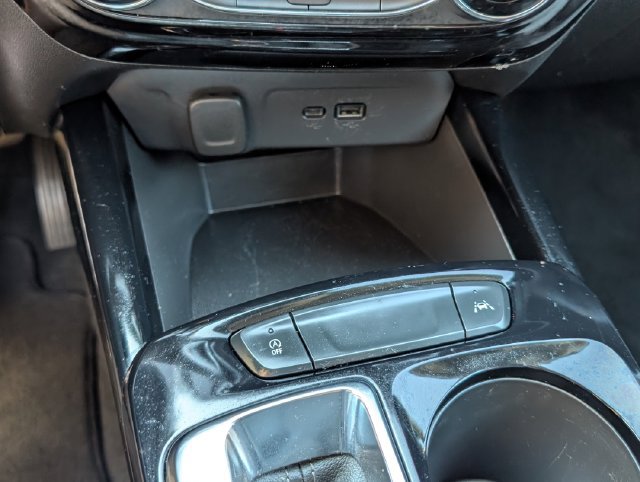 Certified 2025 Chevrolet Trax LT FWD image 9