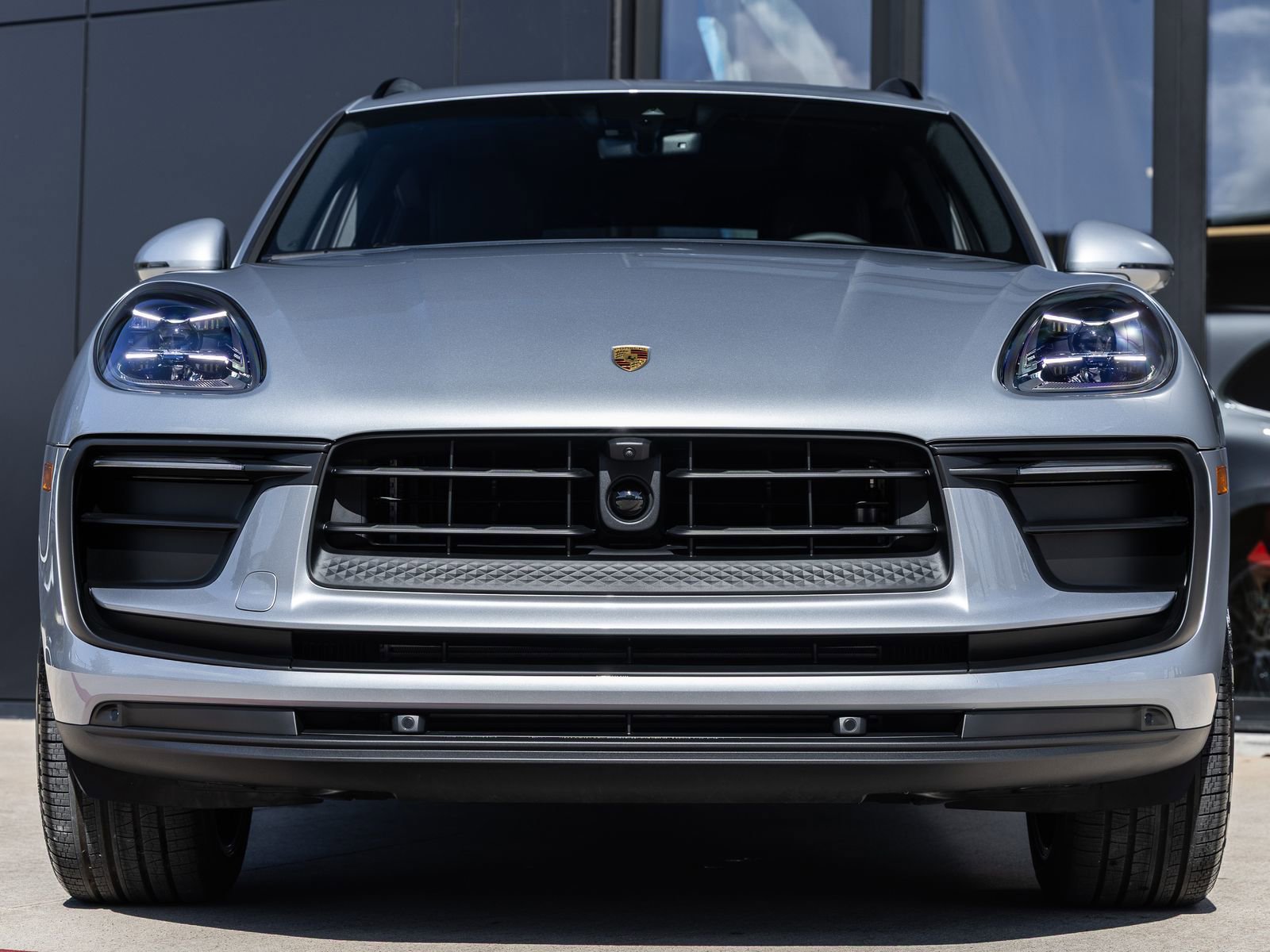 Certified 2026 Porsche Macan AWD/4WD image 8
