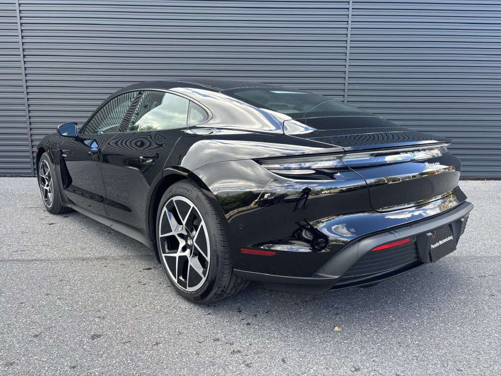 New 2025 Porsche Taycan w/ Premium Package RWD image 3